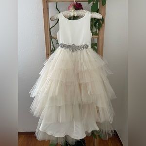 Rare Editioes girl”s light tulle dress the skirt is puffeand full of tulle ..